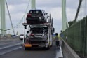 Schwerer LKW VU PKlemm A 4 Rich Olpe auf der Rodenkirchener Bruecke P233